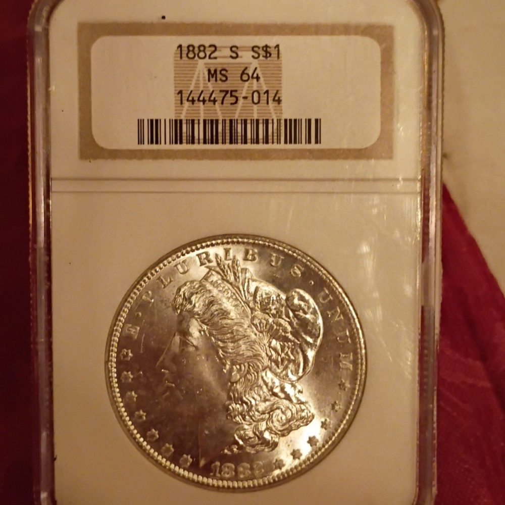 1882 SILVER MORGAN DOLLAR MS-64